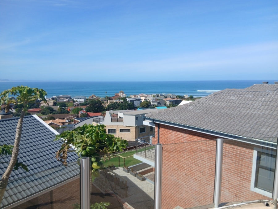 5 Bedroom Property for Sale in Wavecrest Eastern Cape
